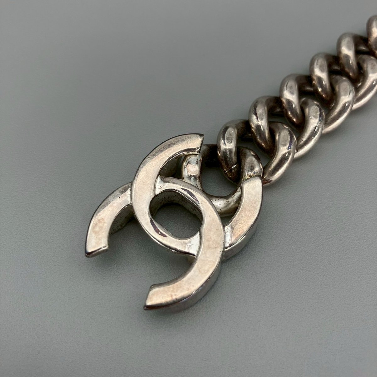 CHANEL シルバーブローチ ターンロックデザイン CHANEL シルバーブローチ ターンロックデザイン 楽天市場