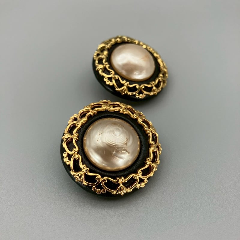 CHANEL (シャネル) ヴィンテージ パール レザー ラウンド イヤリング