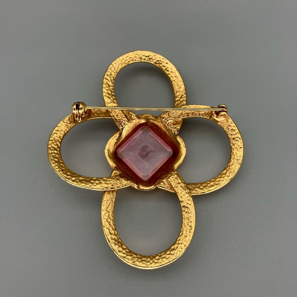 CHANEL (シャネル) ヴィンテージ カラーストーン グリポア ロゴ