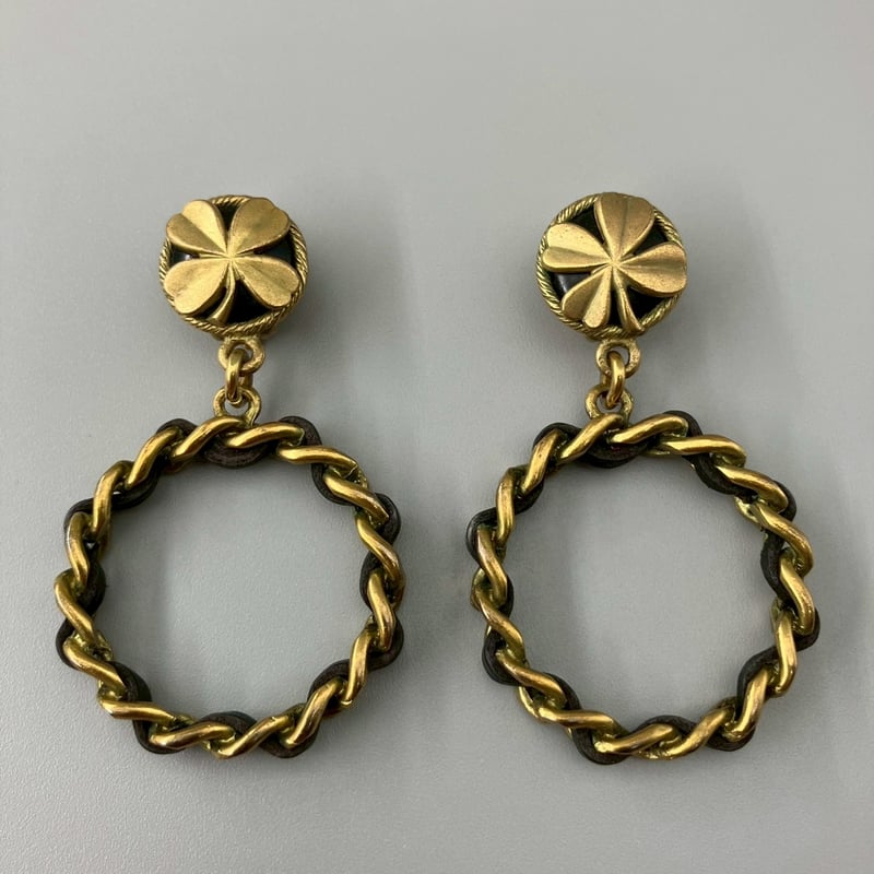 CHANEL (シャネル) ヴィンテージ クローバー レザー スイング