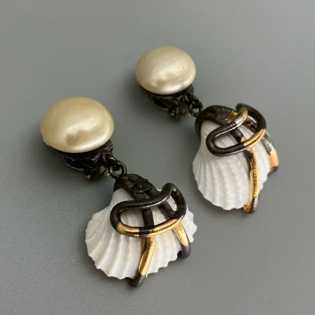 CHANEL (シャネル) ヴィンテージ 貝殻 ココマーク パール スイング イヤリング