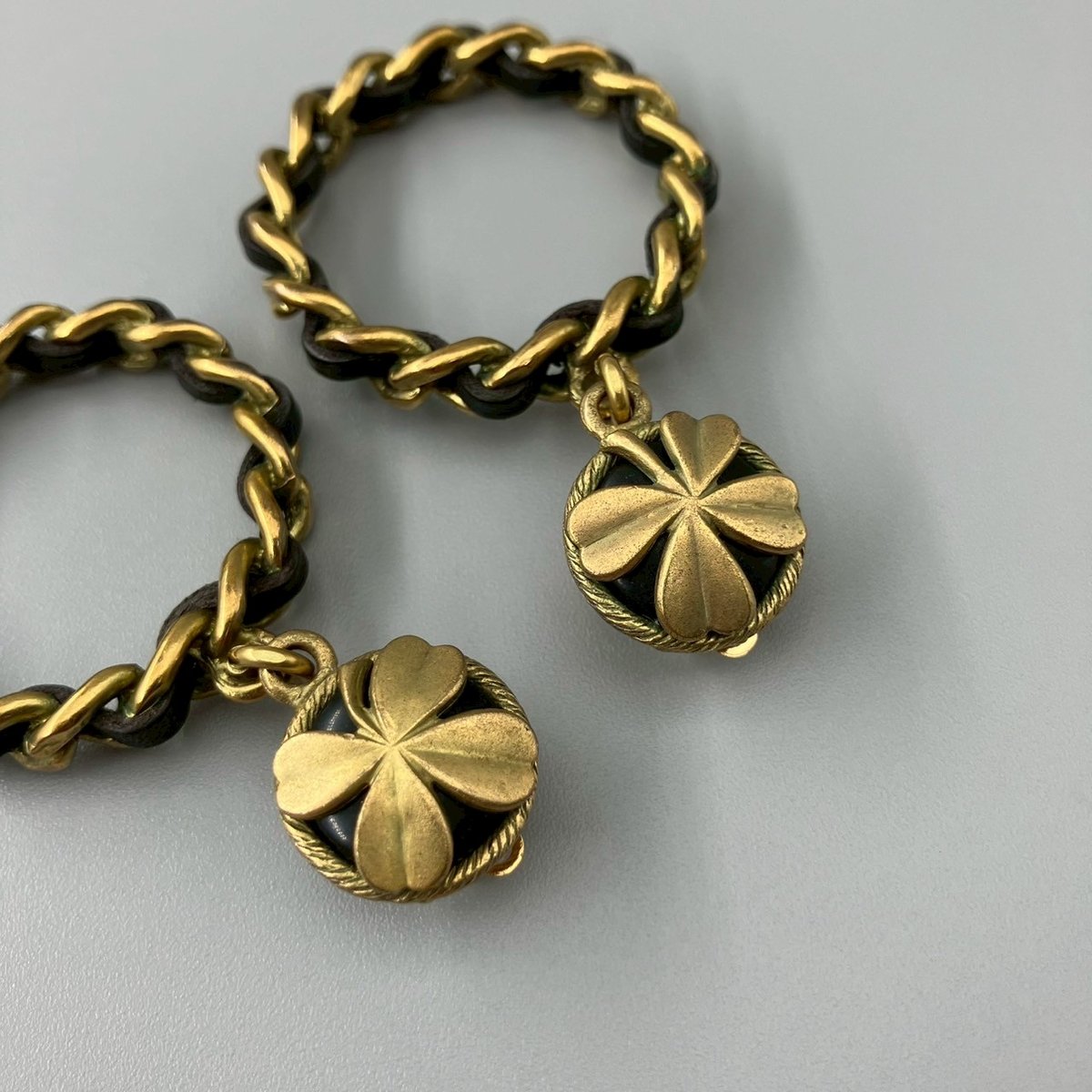 CHANEL (シャネル) ヴィンテージ クローバー レザー スイング