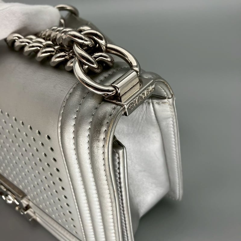 CHANEL (シャネル) 2017 プレタポルテコレクション LED レインボー