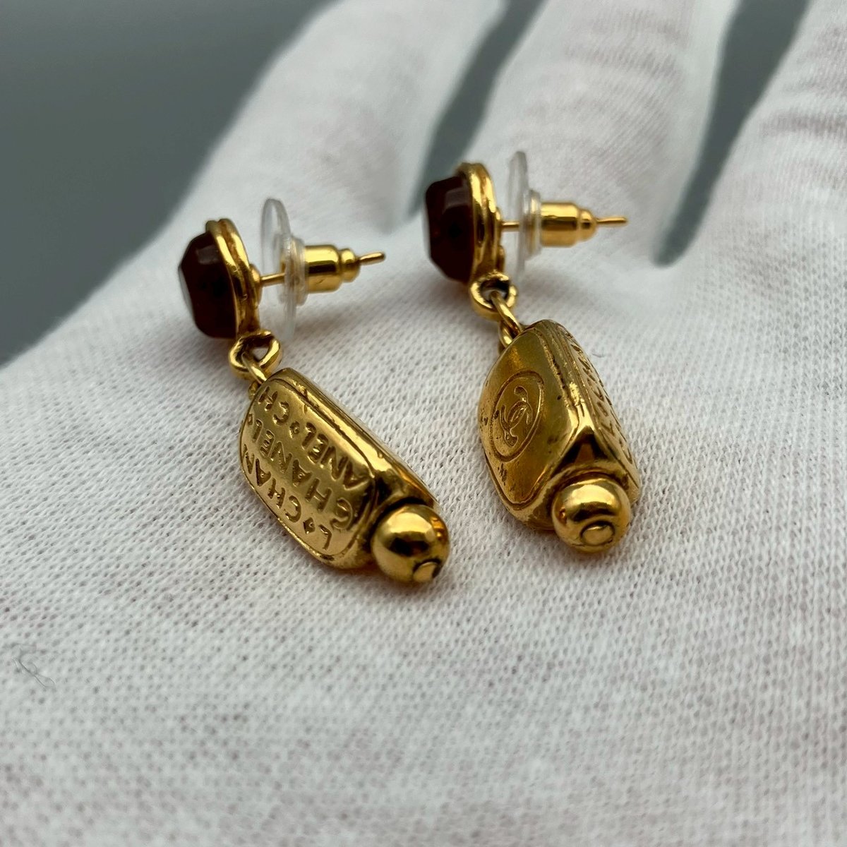 激レア CHANEL ピアス グリポア ココマーク カラーストーン 片耳 CHANEL (シャネル) ヴィンテージ カラーストーン グリポア ココマーク