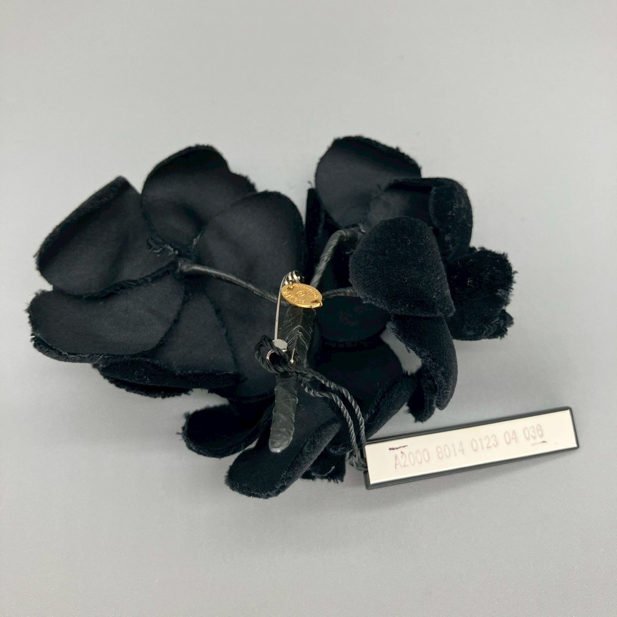 シャネル☆カメリア コサージュ　ブローチ　ヴィンテージ　葉付き　フラワー シャネル☆カメリア コサージュ ブローチ ヴィンテージ 葉付き