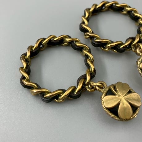 CHANEL (シャネル) ヴィンテージ クローバー レザー スイング イヤリング
