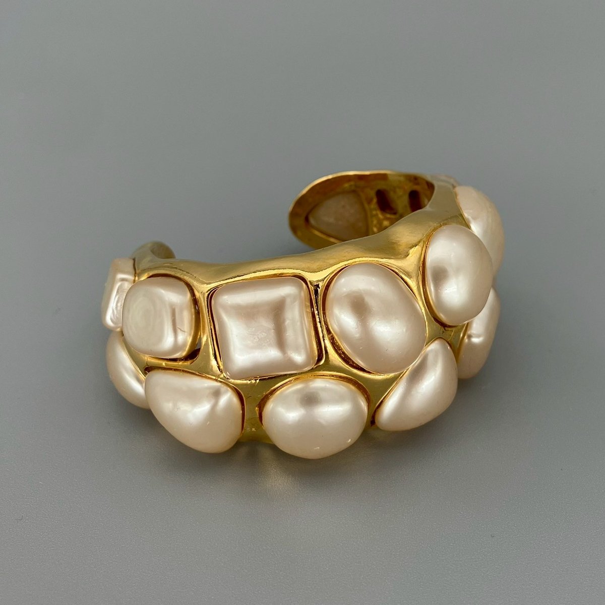 【VINTAGE CHANEL/シャネル】パールバングル CHANEL (シャネル) ヴィンテージ パール ブレスレット バングル