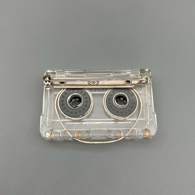 訳あり　CHANEL　ブローチ　カセットテープ CHANEL (シャネル) ヴィンテージ カセットテープ ロゴ ブローチ