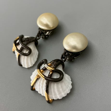 CHANEL (シャネル) ヴィンテージ 貝殻 ココマーク パール スイング イヤリング