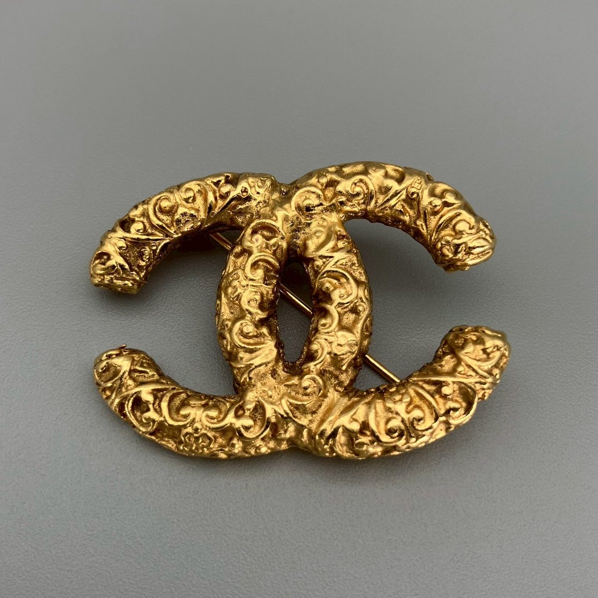 CHANEL (シャネル) ヴィンテージ ココマーク 溶岩 ブローチ | Cattleya