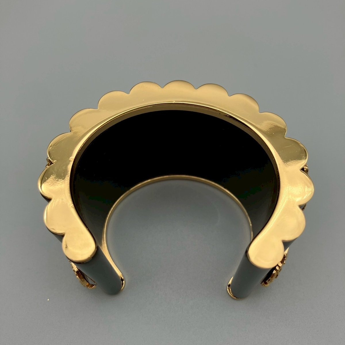 CHANEL シャネル  極太ブレスレット ヴィンテージ バングル CHANEL (シャネル) ヴィンテージ アイコン ブレスレット