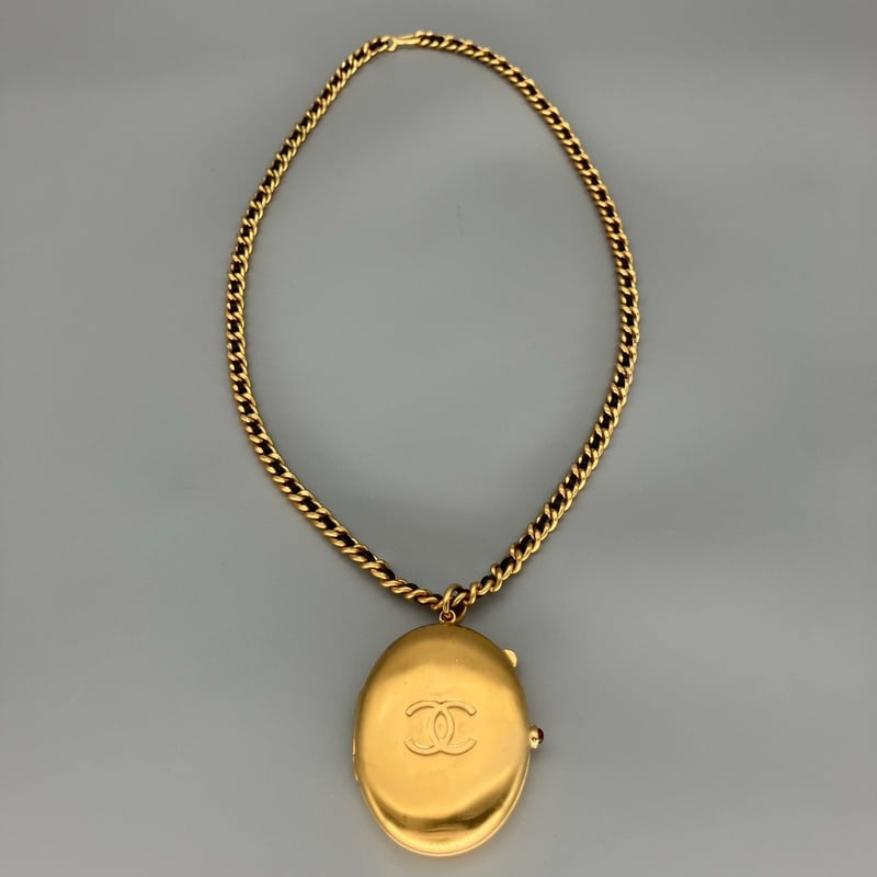 CHANEL (シャネル) ヴィンテージ ロケットペンダント グリポア カラー