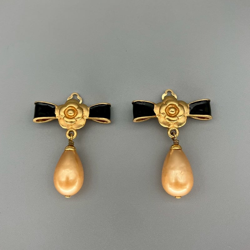 CHANEL (シャネル) ヴィンテージ リボン カメリア パール スイング