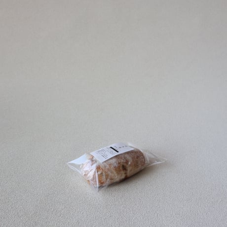 無花果とクリームチーズの全粒パン　１個