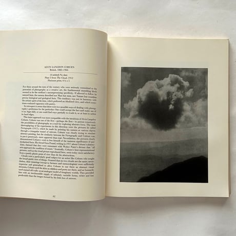 Looking at Photographs　/ The Museum of Modern Art