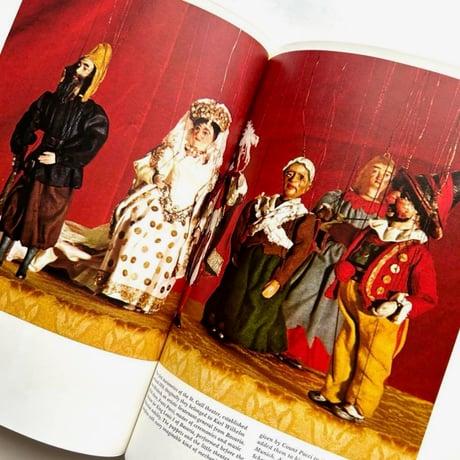 The World of Puppets / Rene Simmen