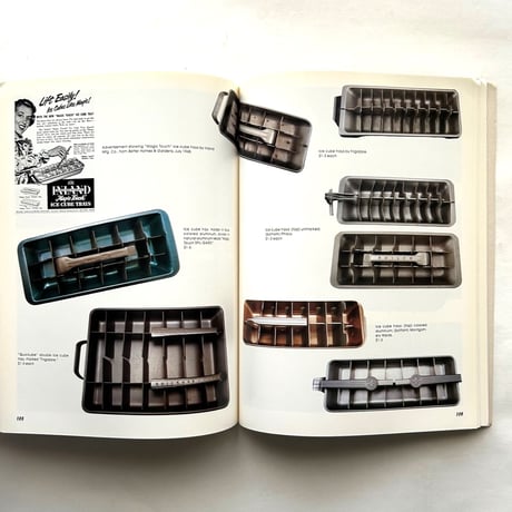 Groovy Kitchen Designs for Collectors 1935-1965 /  Michael J. Goldberg