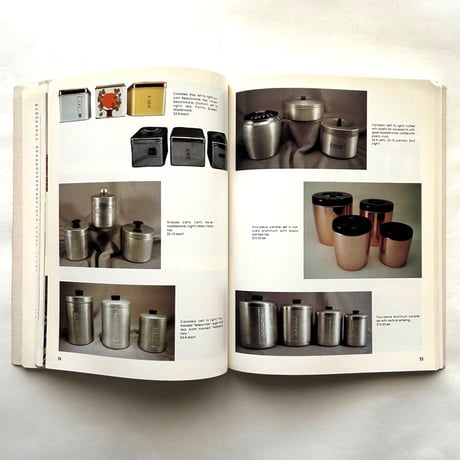 Groovy Kitchen Designs for Collectors 1935-1965 /  Michael J. Goldberg
