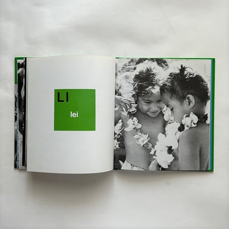 A is for Aloha / Stephanie Feeney、Hella Hammid　古書