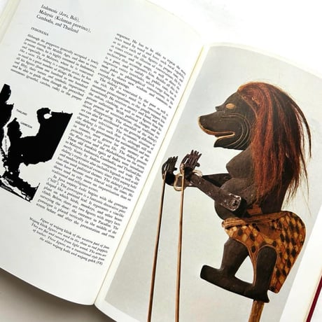 The World of Puppets / Rene Simmen