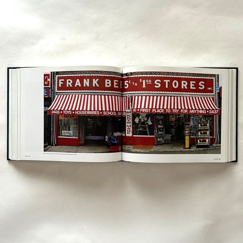 洋書　Store Front: New York Amazon.com: Store Front NYC: Photographs of the City's