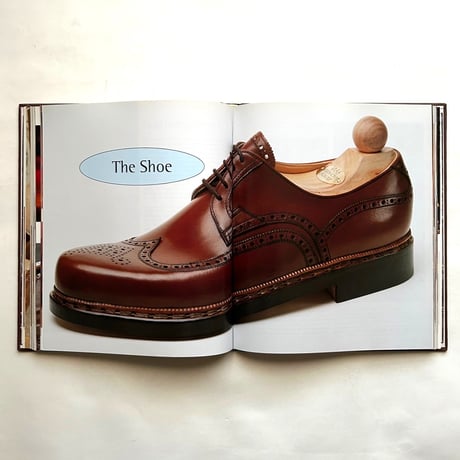 Handmade Shoes for Men / László Vass , Magda Mólnar