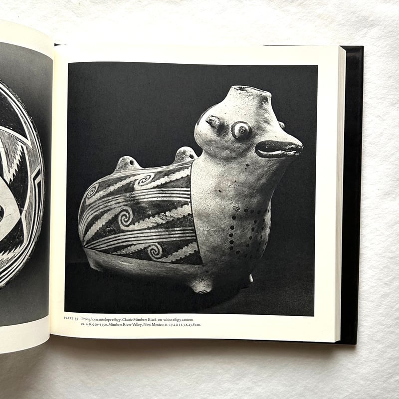 Within the Underworld Sky ( 冥界の空の中で、ミンブレズの陶器芸術の