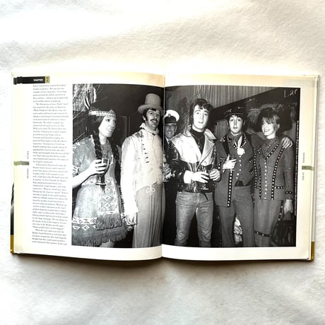 The Beatles The Complete Illustrated Story / Terry Burrows