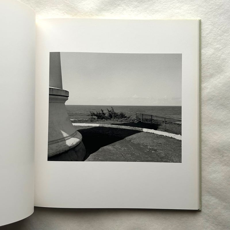 Time Passes / Robert Adams | 本まるさんかくしかく