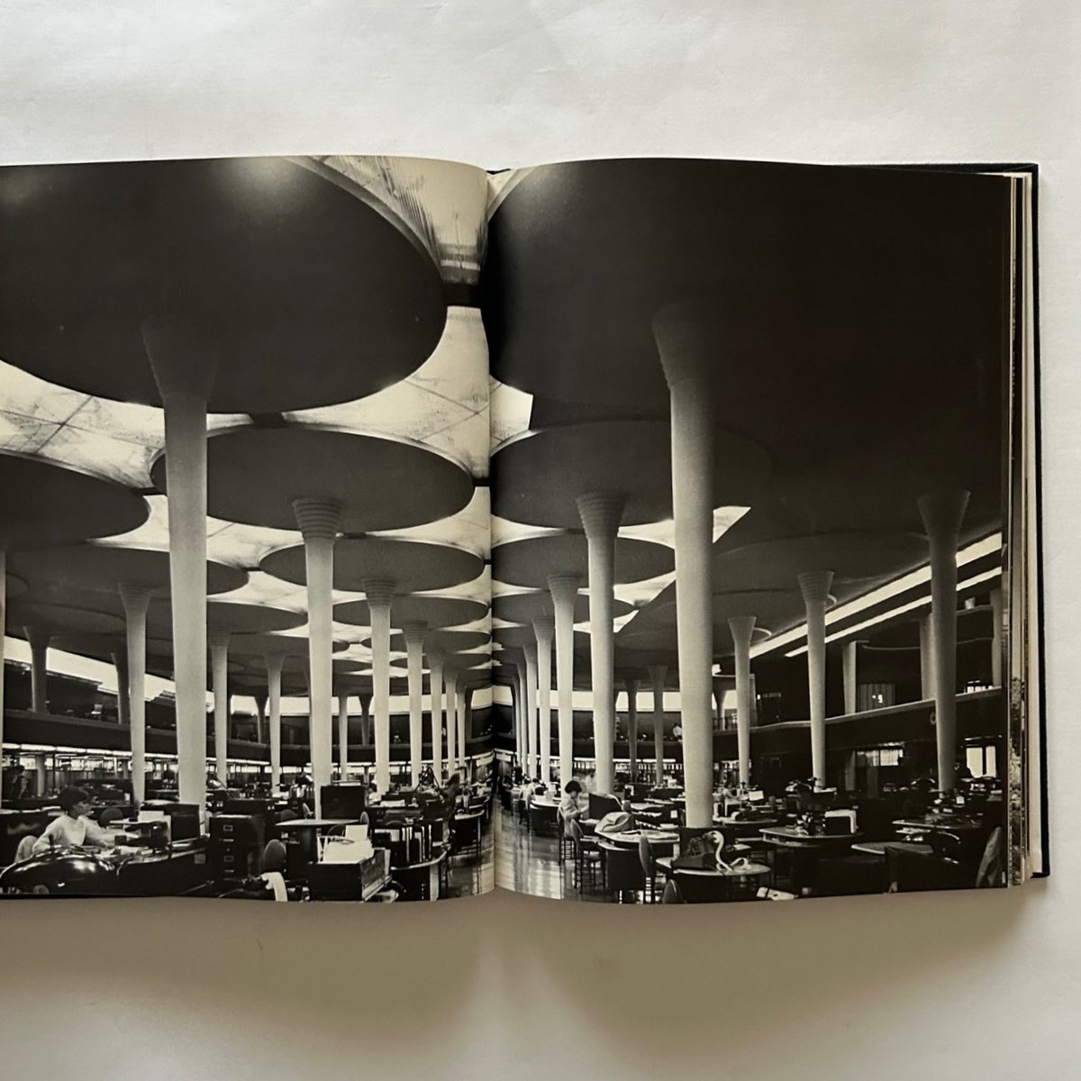 フランク・ロイド・ライト ( 現代建築家シリーズ) | 本まるさんかくしかく