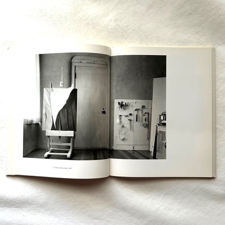 Georgia O’Keeffe At Ghost Ranch  /  ジョン・ロエンガード