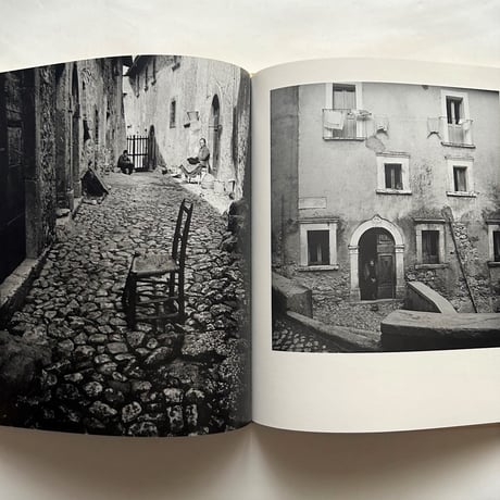 Italian hilltowns / Norman F Carver