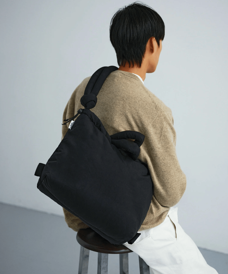 OLEND ONA SOFT BAG ブラック ÖLEND ONA SOFT BAG BLACK - Head Over Heels
