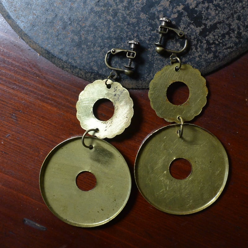 箪笥金具再生アクセサリー】イヤリング・真鍮・菊・丸・二連 | Repro