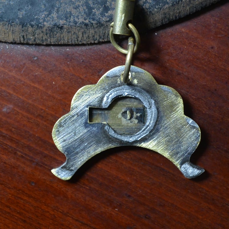 箪笥金具再生アクセサリー】ストラップ・真鍮・松 | Repro Collection