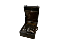 国産ポータブル型蓄音機「イーグル7号」 | かふぇ あたらくしあ