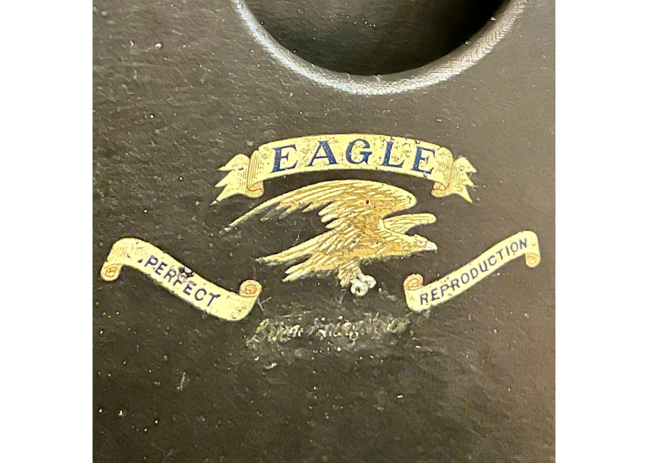 国産ポータブル型蓄音機「イーグル7号」 | かふぇ あたらくしあ