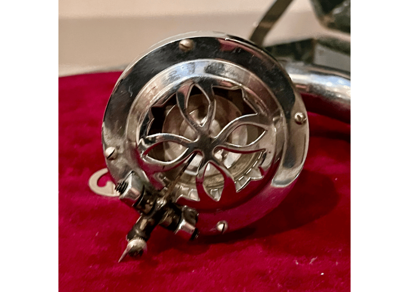 国産ポータブル型蓄音機「PARAGON」戦後型 | かふぇ あたらくしあ