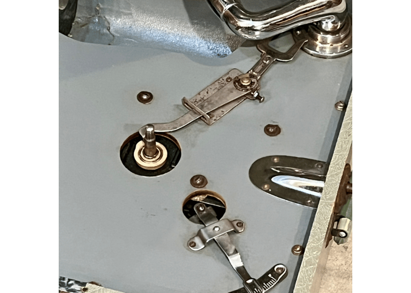 国産ポータブル型蓄音機「PARAGON」戦後型 | かふぇ あたらくしあ