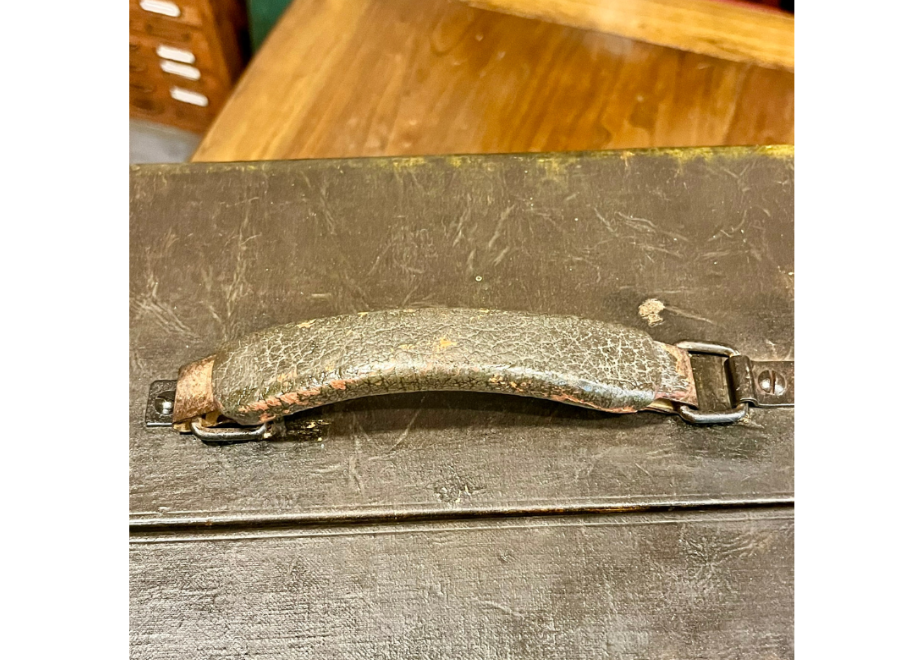 国産ポータブル型蓄音機 日本コロムビア Model-221 | かふぇ あたらくしあ