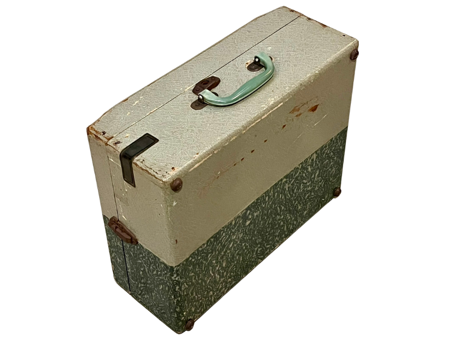 国産ポータブル型蓄音機「PARAGON」戦後型 | かふぇ あたらくしあ