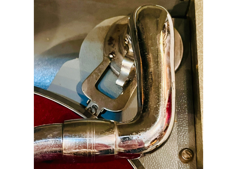 国産ポータブル型蓄音機「PARAGON」戦後型 | かふぇ あたらくしあ