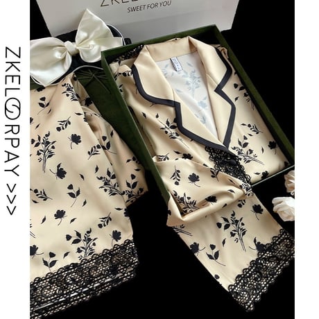 上品なパジャマ　ルームウェアセット