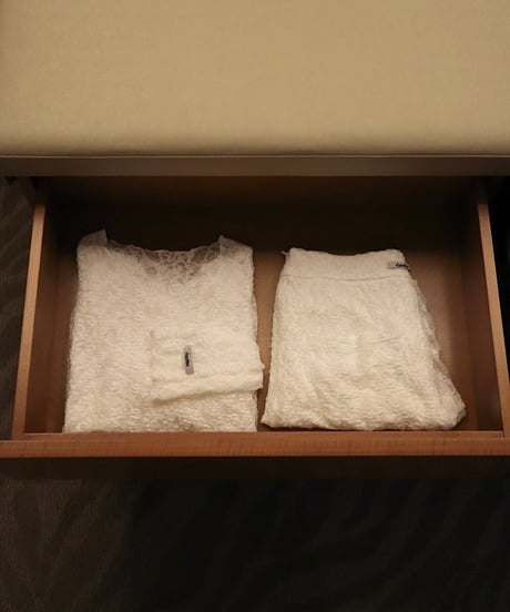 Lace Veil Capri Pants【White】