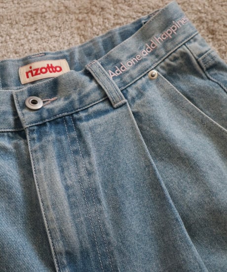 Logo Embroidery Tuck Denim【Light Blue】