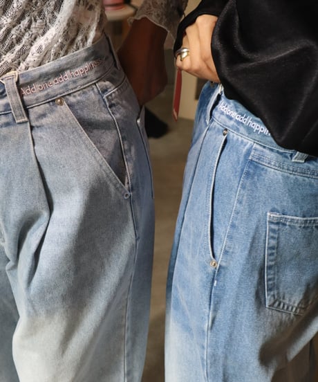 Logo Embroidery Tuck Denim【Light Blue】