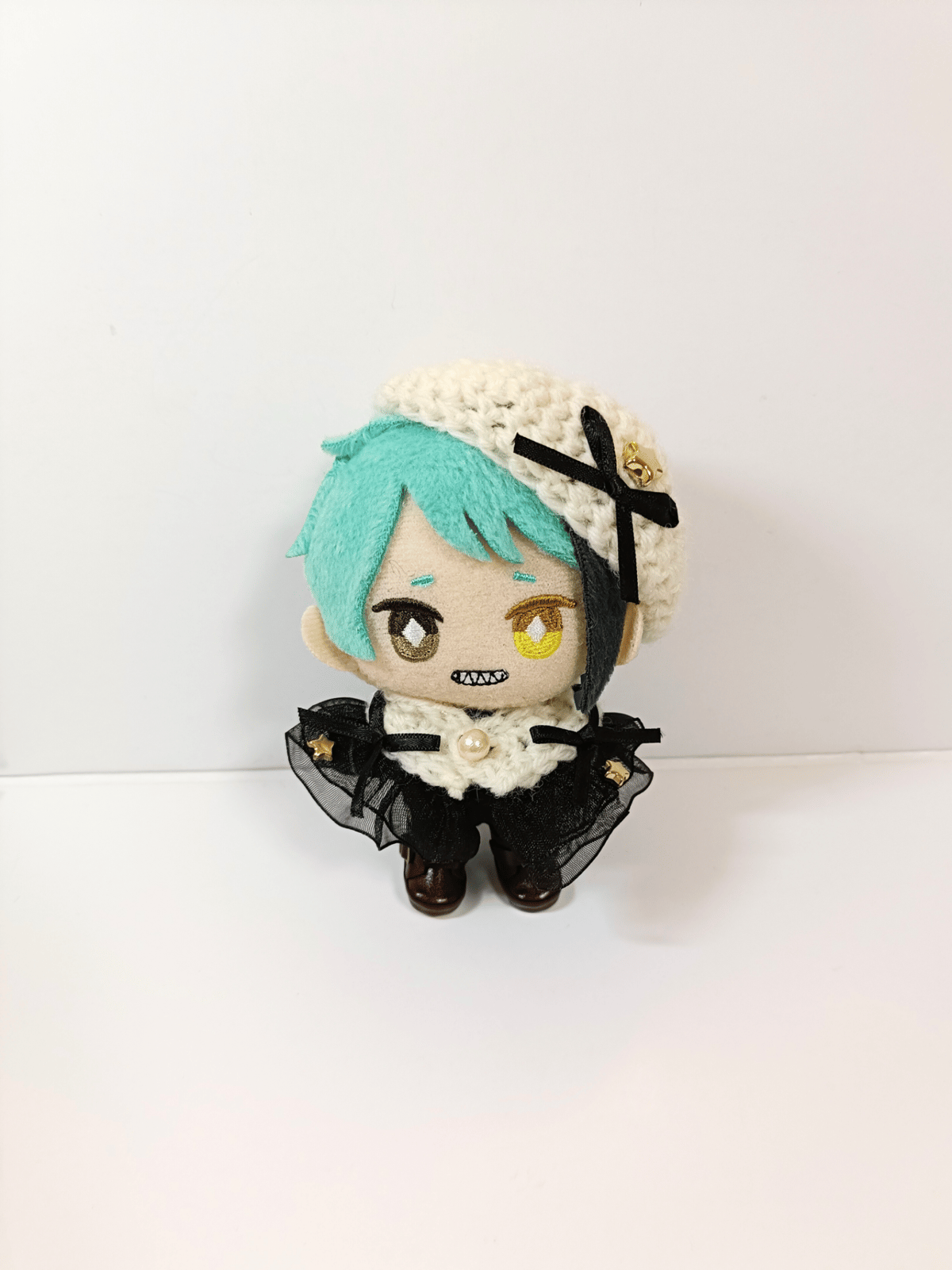 ぬい服♡ベレー帽ケープセット　赤黒白ベージュ４色セット　可愛いお洒落推し ぬい服】耳付きベレー帽&シャツ&ベストセット 10cm用 | G.triGer
