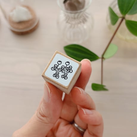白詰草 | STORES