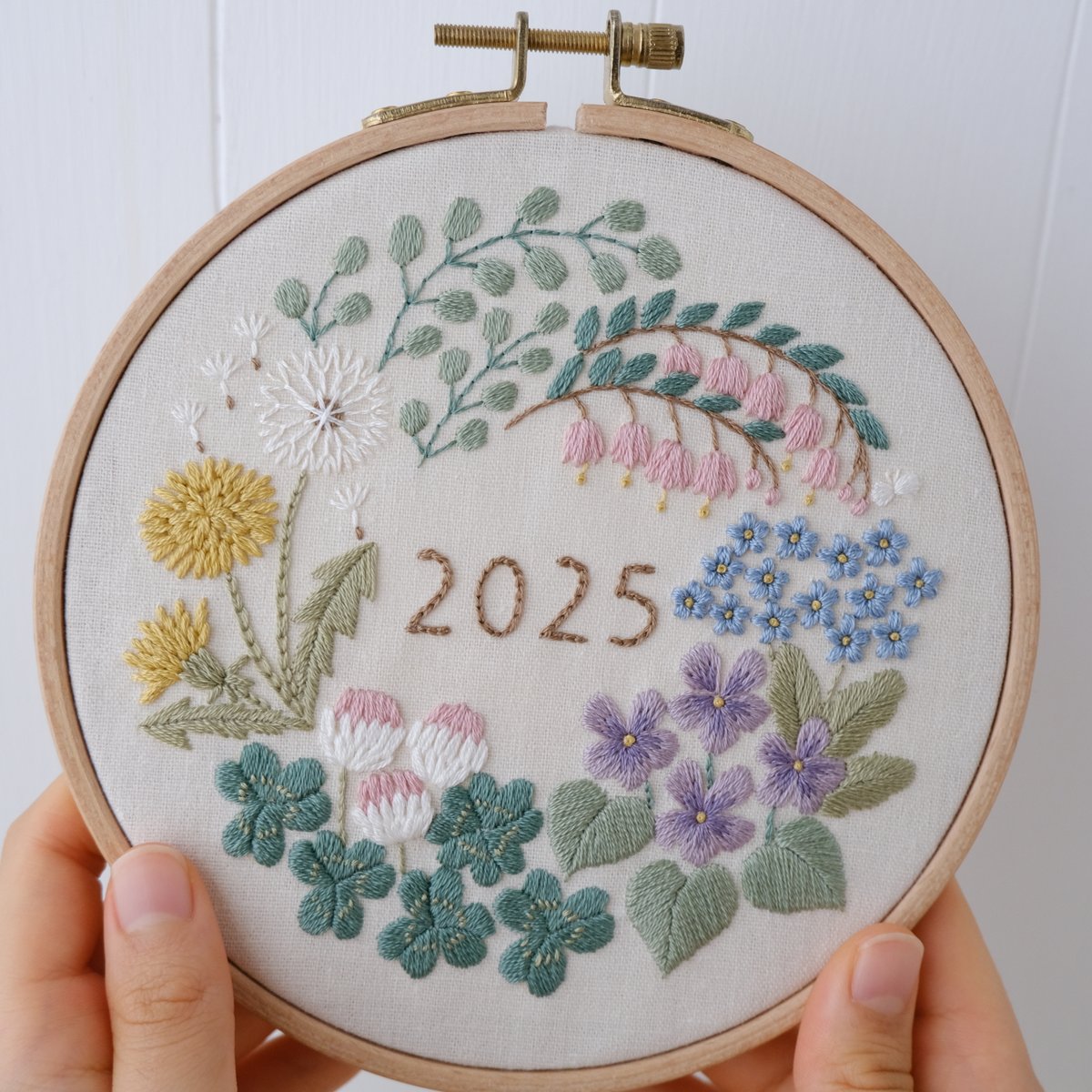 アンティーク 花咲く野を飛ぶバード アランソンレース ✜ 糸花刺繍✾ドイリー アンティーク 花咲く野を飛ぶバード アランソンレース ✜ 糸花