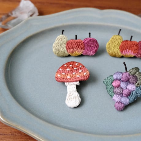 ベニテングダケの手刺繍ブローチ